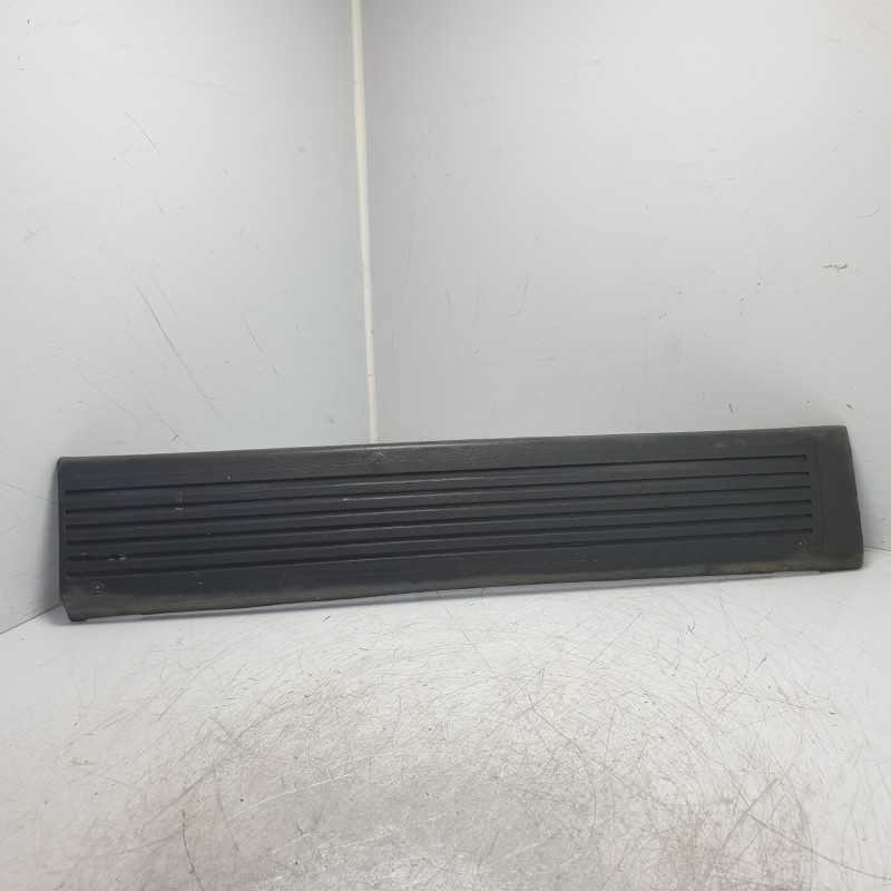 Pannello Modanatura Renault R5 5P 1972-84: Rivivi il Mito con 7700618817B