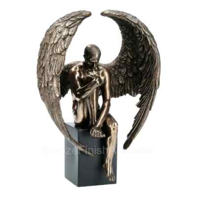 Geflügelter Akt männlicher Engel sitzend auf Sockel Kaltguss Bronze & Harz Statue 26 cm