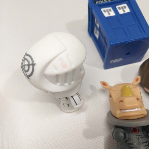DOCTOR WHO Titans Figure Lot Tardis 11th red shirt wand Skullface Juddon loose - Picture 3 of 3