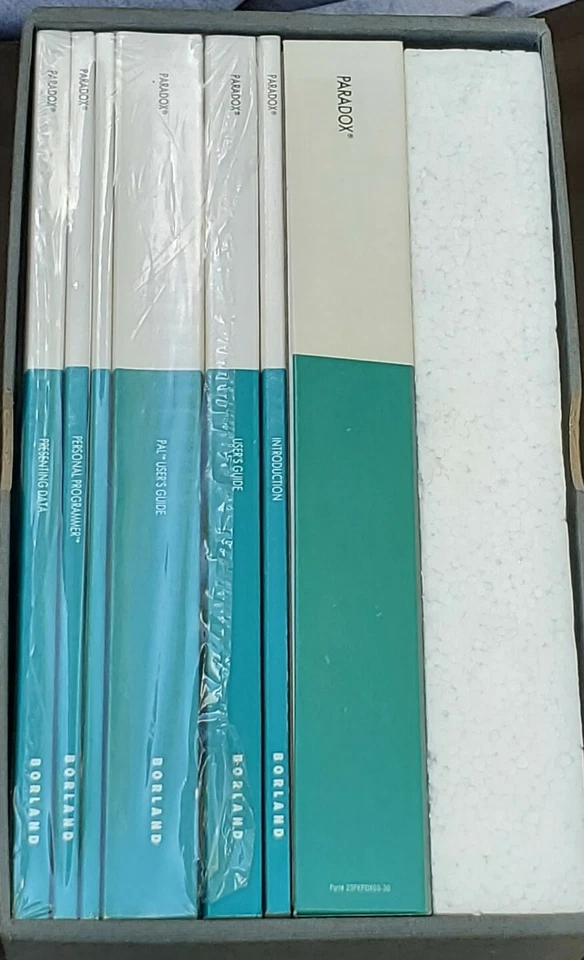 Borland Paradox DOS Version 3.0 in slip case, never installed 3.5" & 5 1/4" NOS - Image 2 of 4