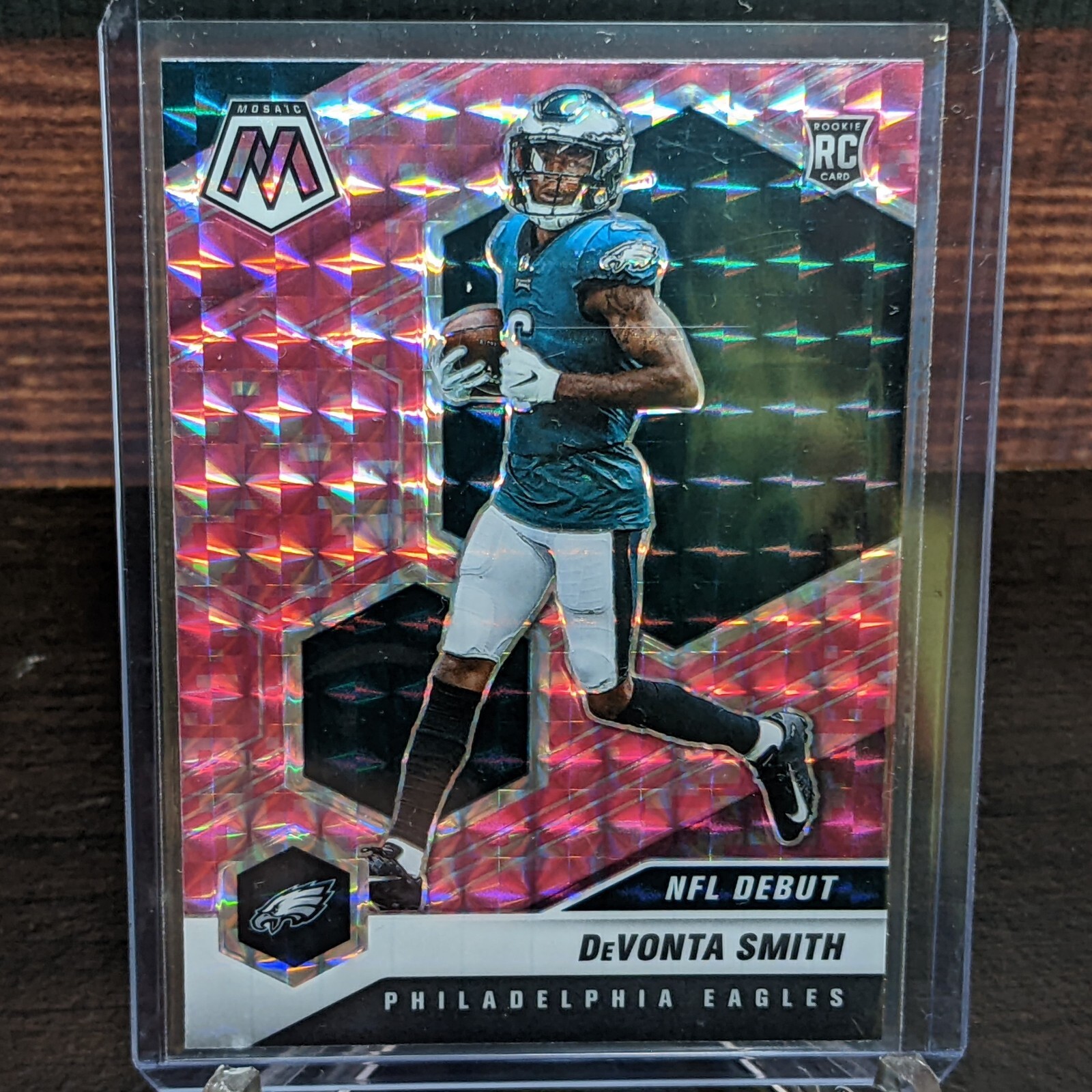 2021 Panini Mosaic Football DeVonta Smith Rookie Pink Camo Prizm #246 RC
