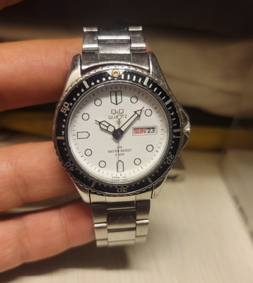 Q&Q Quartz Watch Water Resist 5 BAR Day Date White Dial Men