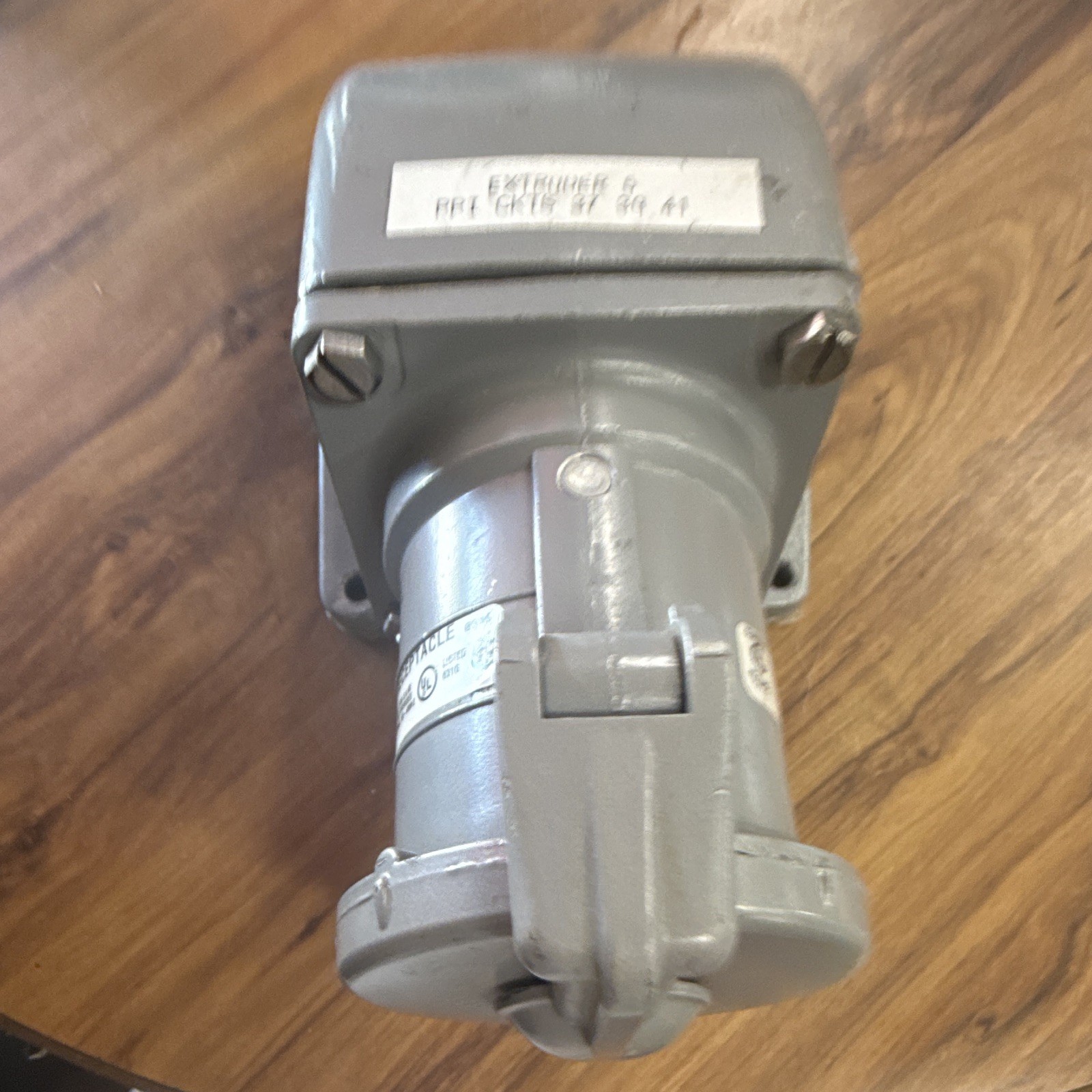 Killark VR1042 Industrial Locking Receptacle 100A 250V AC Surface Gray