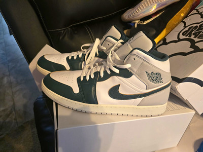 Jordan Air Jordan 1 Mid Men s Mid Top Lace-Up Leather Basketball Sneakers
