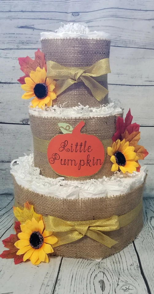 Pastel de pañales de 3 niveles - pequeña arpillera de calabaza y dorado - baby shower temático de otoño Foto 2 de 4