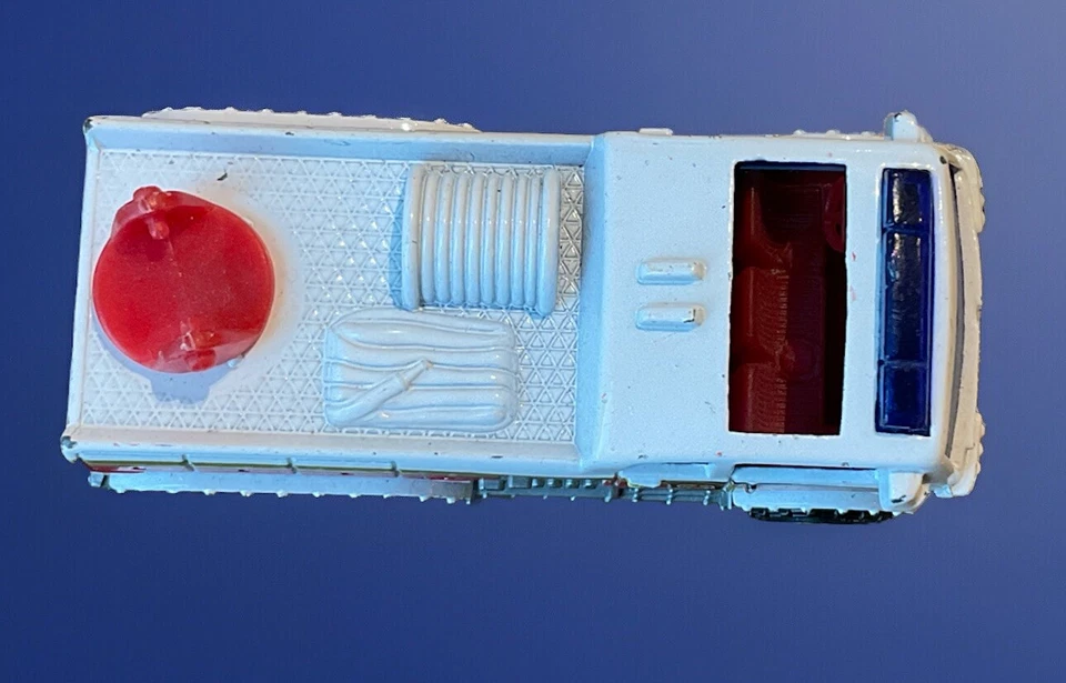 Matchbox Hero City #3 Sky Fire Ladder Truck Engine White/Red - Image 3 of 4