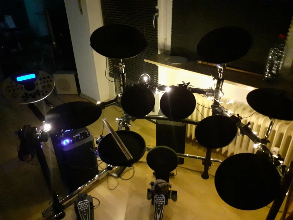 E schlagzeug MILENIUM MPS-600+2 lautschprecher + verschterker - Bild 3 von 4