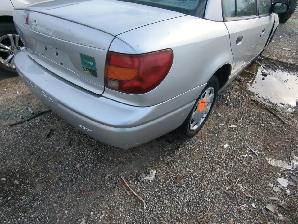 Saturn Saturn S Series Rear Bumper Assembly Oem UM80O - Imagem 4 de 4