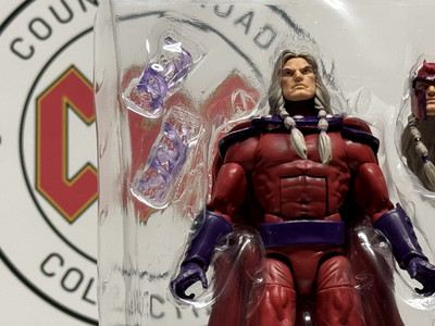 Hasbro Marvel Legends X-Men Age of Apocalypse Series Magneto Action Figure