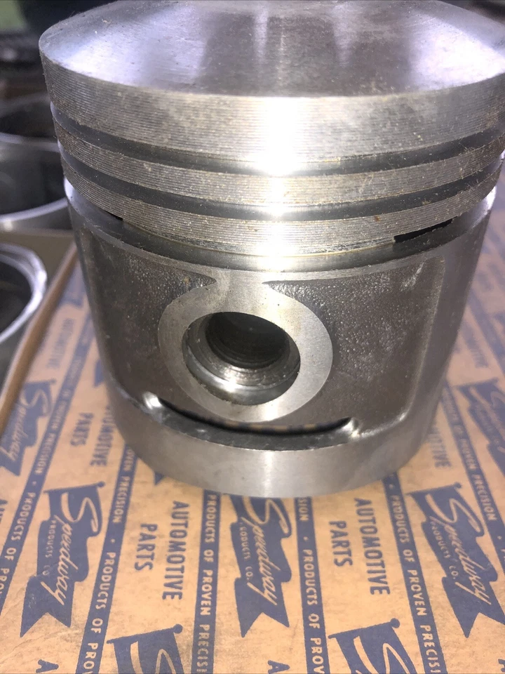 NOS PERMITE ALUMINUM PISTON SET .040” P1054-040. 1930’s Chevy?? - Imagem 4 de 4