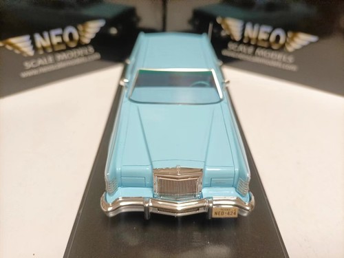 Lincoln Continental Town Car 1978 Neo 1/43 azul claro #44424 modelo PandaVia - Imagen 3 de 5