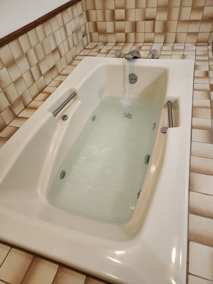 Джакузи-ванна с креплениями 3x5 Whirlpool - Изображение 2 из 2