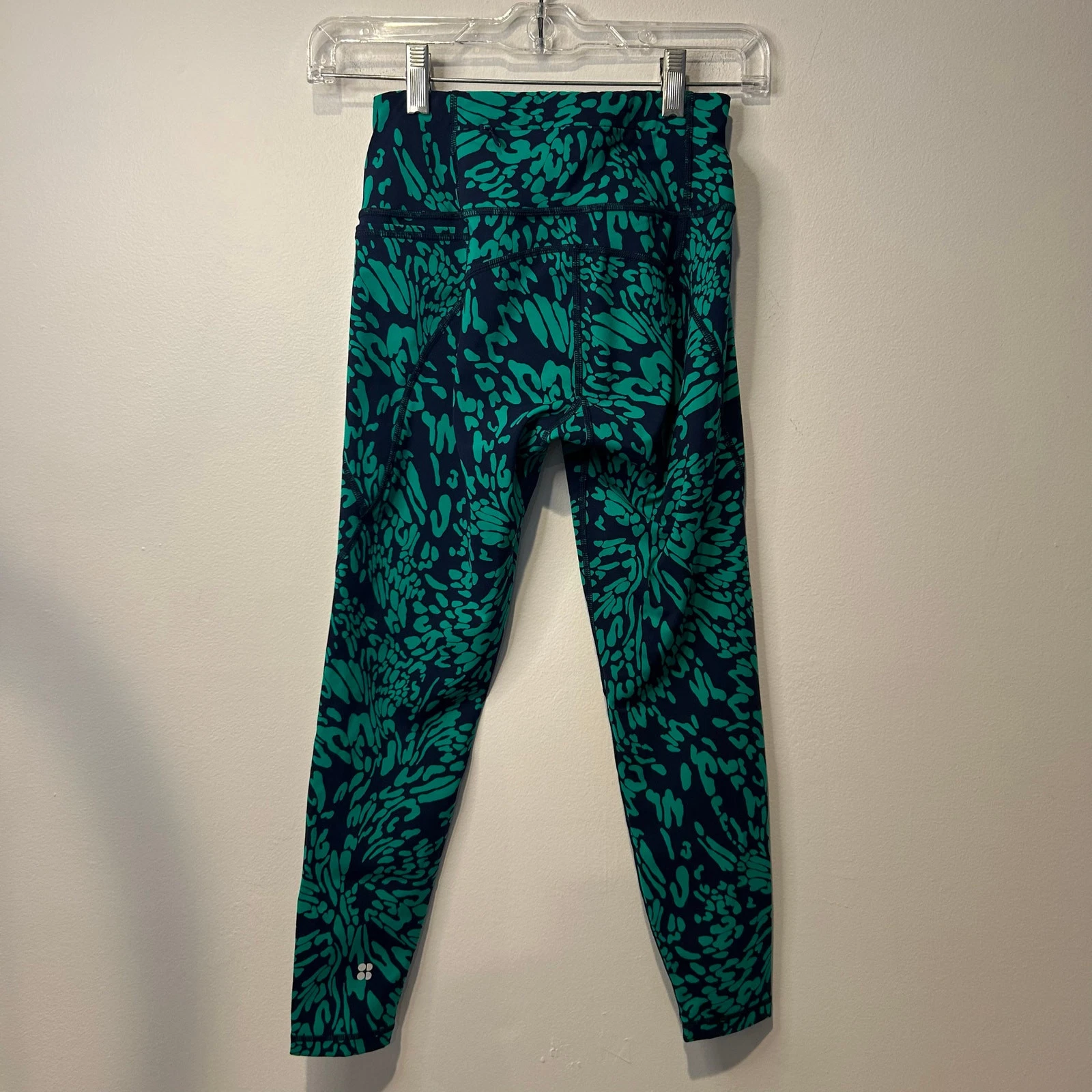 sweaty-betty power 7/8 length navy floral athleisure leggings