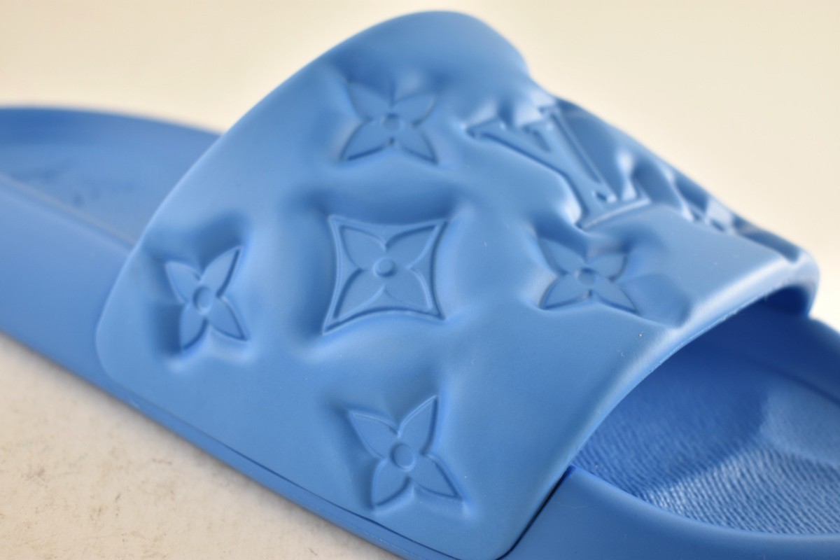 LOUIS VUITTON ルイヴィトン エナメル パテント 水色リボンミュール Louis Vuitton Waterfront Mule Bubble Monogram LV Blue Slide Sandal