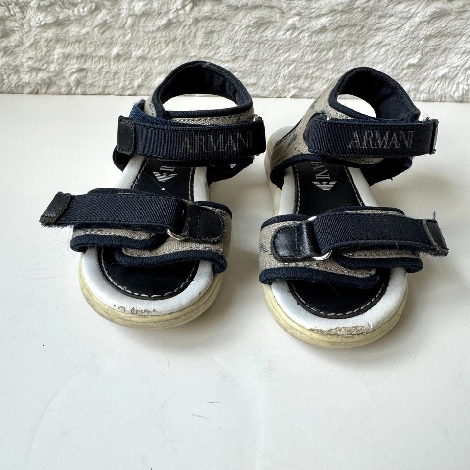 Sandalias Armani Junior con correa al tobillo EE. UU. 7,5 UE 24 azul marino gancho ajustable lazo Foto 2 de 4