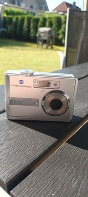 KONICA MINOLTA  - Kompaktkamera   DIMAGE E 500 - 5.0 Megapixels 