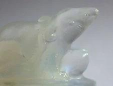 RONGEUR par VERLYS, rongeur et sa noisette, opalescent, verlys, art déco .