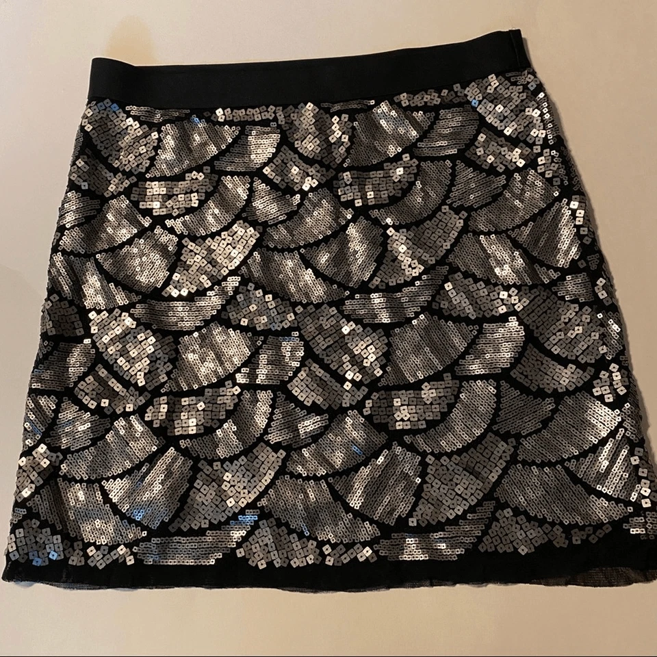 Minifalda Chelsea & Violeta Plateada Lentejuelas Metálicas Vieira Sirena Escamas Negra X Foto 2 de 4