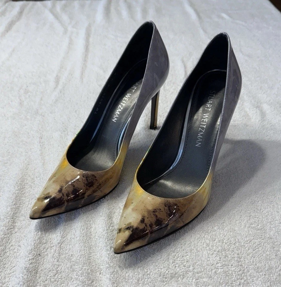Tacones de aguja Stuart Weitzman gris y amarillo charol talla 8,5 Foto 2 de 4
