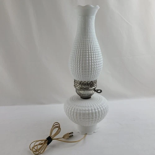 Vintage Ruffle Hobnail White Milkglass Corn Lamp *WORKS*