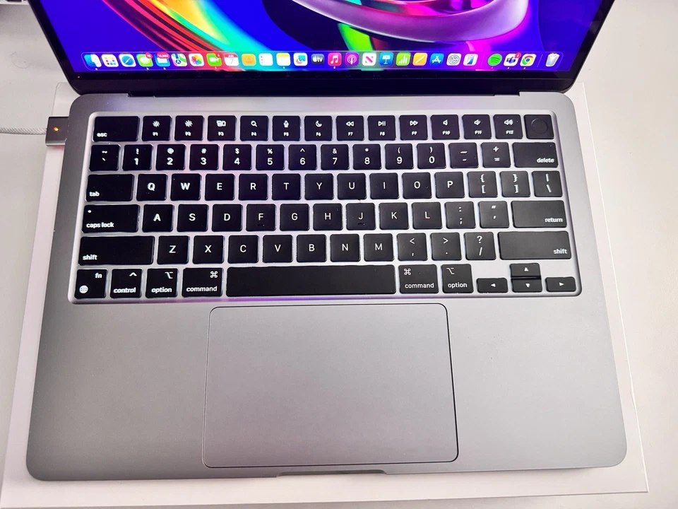 Apple MacBook Air M2 2022 13" 256GB SSD 8GB RAM Space Gray - Image 2 of 4