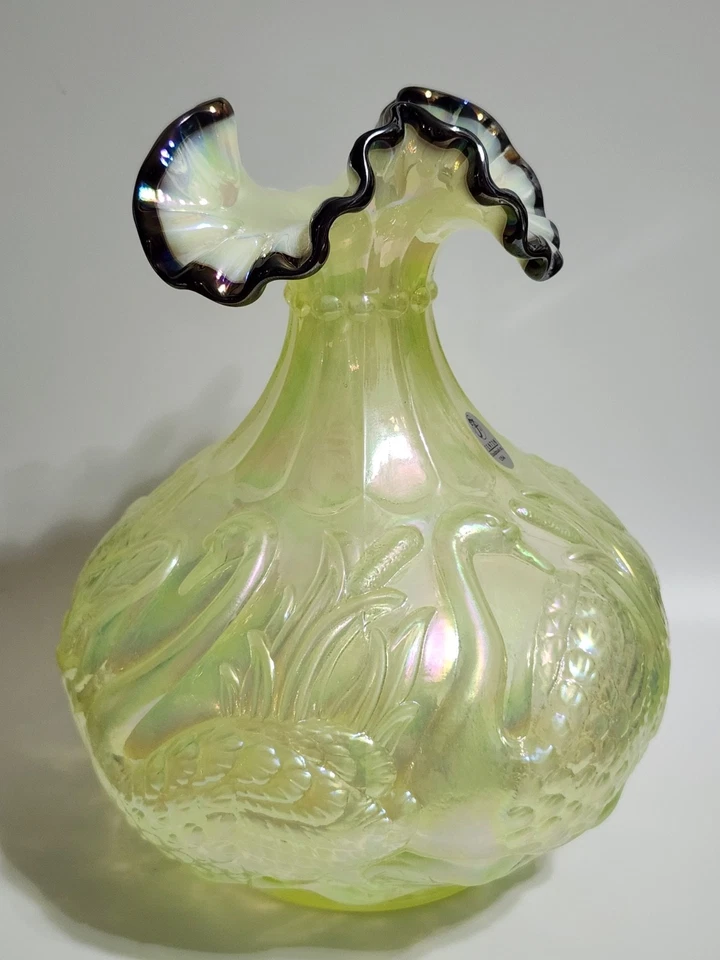 Fenton vaseline opalescent swan vase - Image 4 of 4