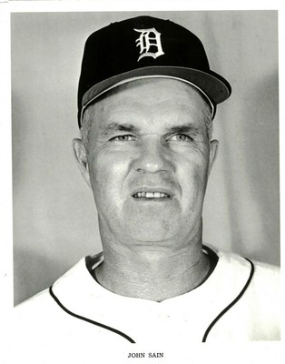 pitching issued glossy