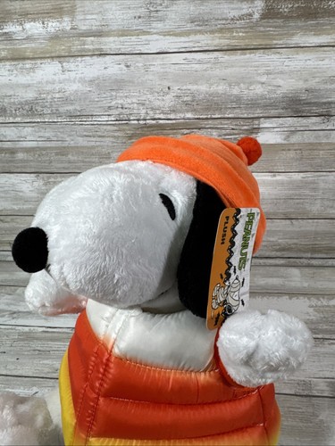 Nuovo 2024 Snoopy Candy Corn Puffer Coat Peluche Halloween Arachidi SPEDIZIONE OGGI - Foto 1 di 4