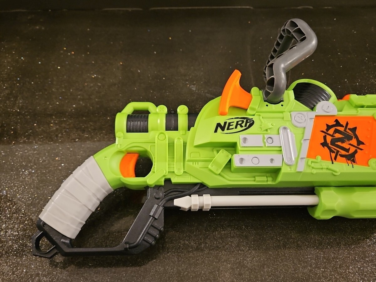 Nerf ZOMBIE Strike BRAINSAW Chainsaw Pump Action Foam Dart Blaster
