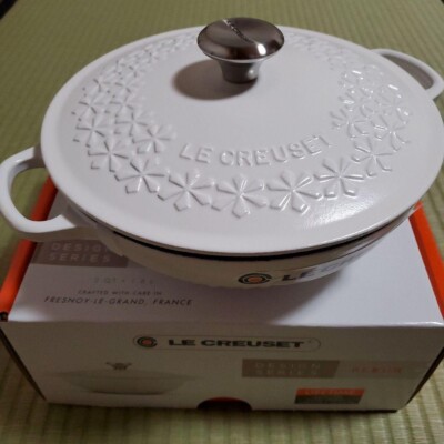 Le Creuset Dutch Oven Signature Marmite Pot Cast Iron Cocotte Fleur 22cm 2qt F/S