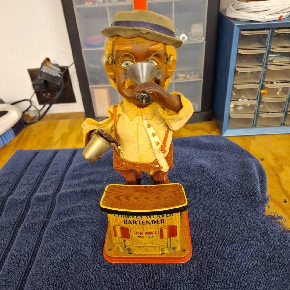 Vintage Charlie Weaver Bartender Mechanical Battery Powered Toy Face