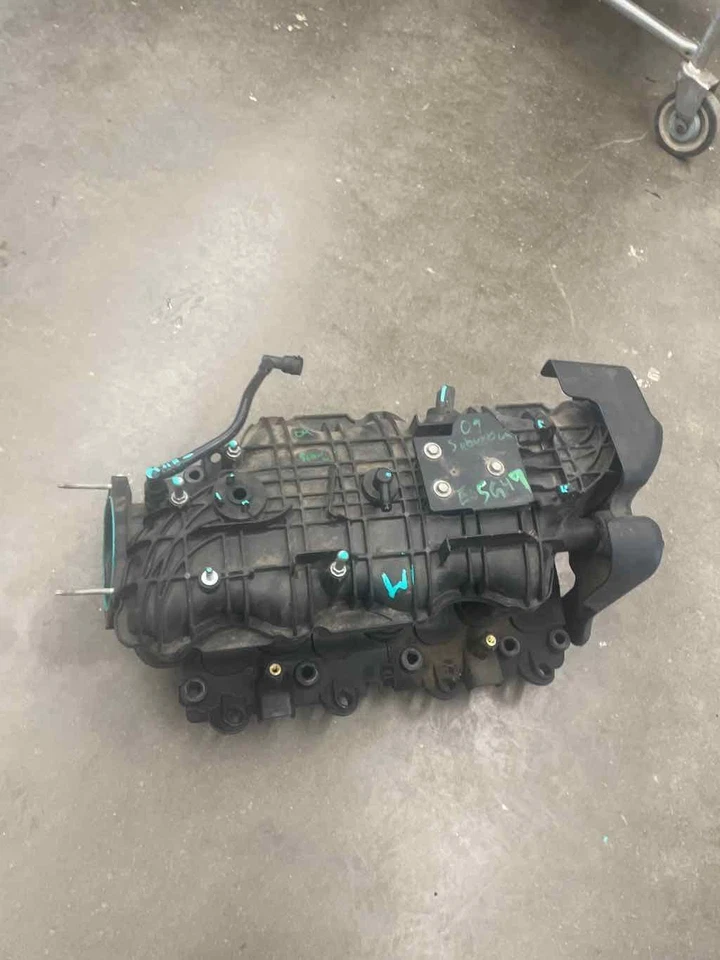 Chevy Suburban 2009 colector de admisión OEM 5,3 L V8 compatible con Silverado Foto 2 de 4