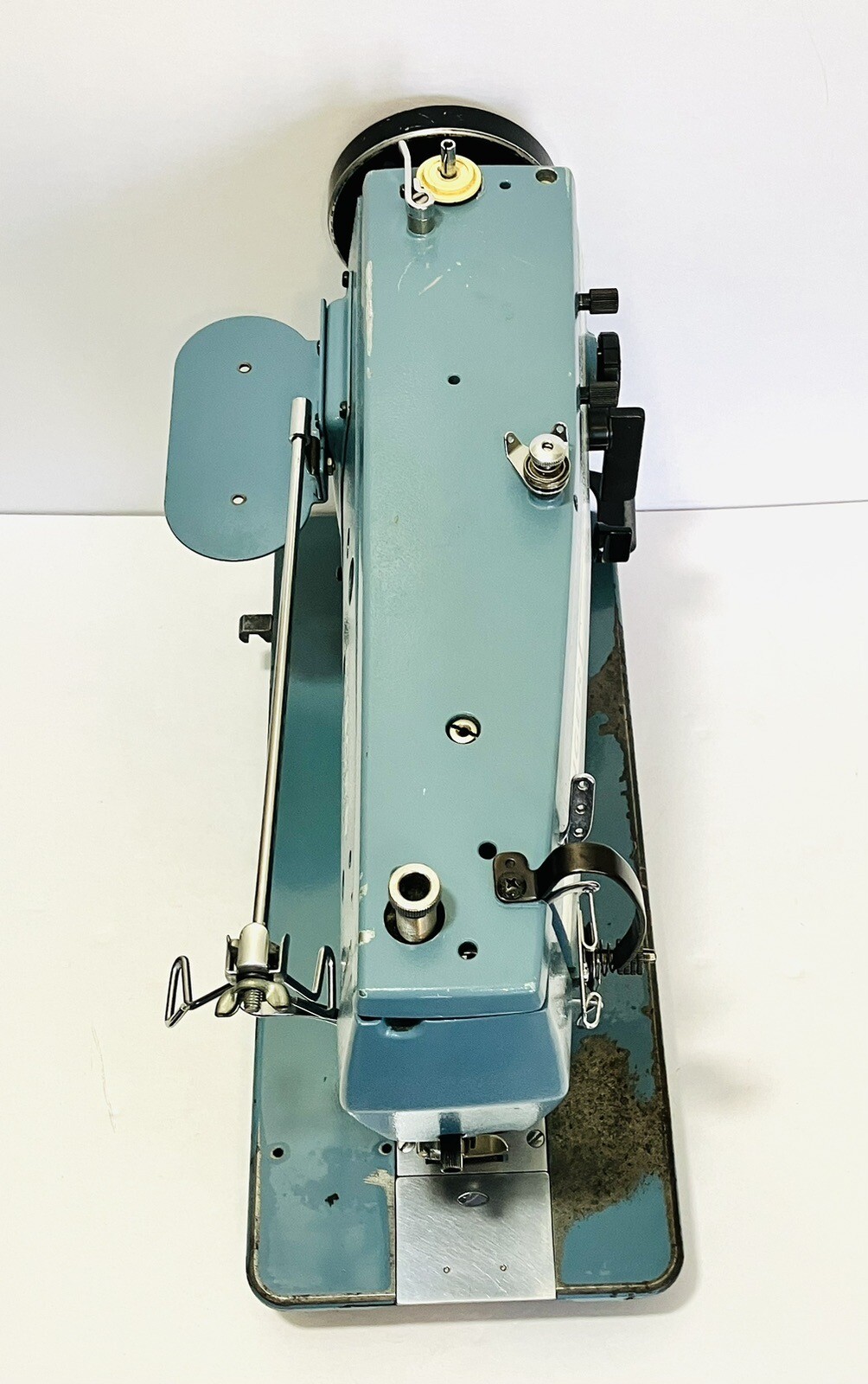 Singer Commercial Industrial Sewing Machine Model 2033 FOR PARTS NOT