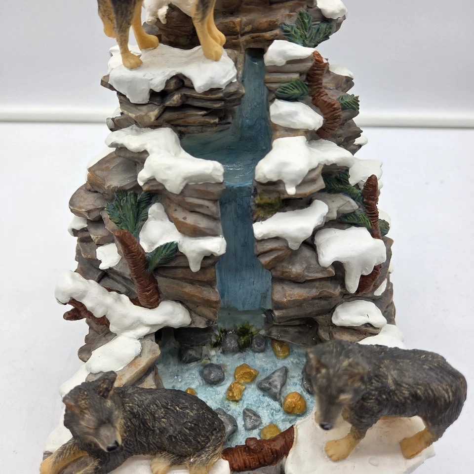 Caja de música rara Wolf Pack Mountain Waterfall - Resina pesada - 10" de alto - Funciona Foto 2 de 4