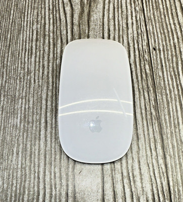 Apple Magic Mouse   Model A1296  Bluetooth Wireless Genuine Apple   AA Batteries