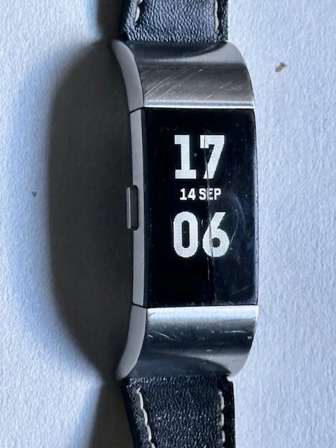 Fitbit Charge2 Fitness Tracker Herzfrequenzm. Riss Display Ladekabel Ladestecker - Bild 4 von 4
