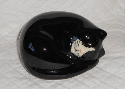 Wachtel Keramik Katze Figur schlafend genannt Stiefel schwarz & weiß