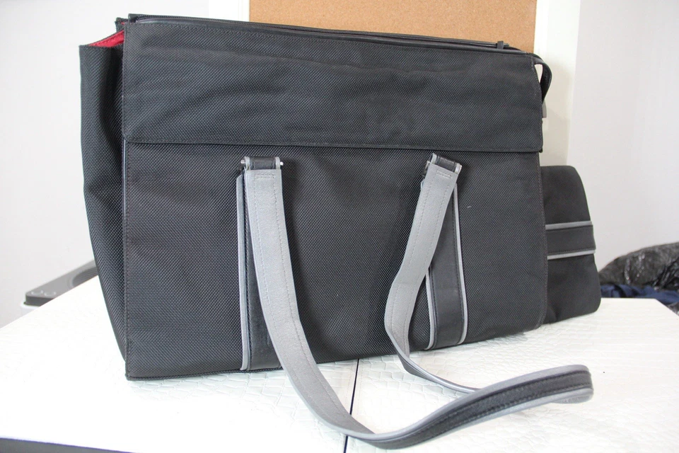 TUMI черный нейлона ноутбука портфель/компьютер сумка логотип красный интерьеры - Изображение 3 из 4