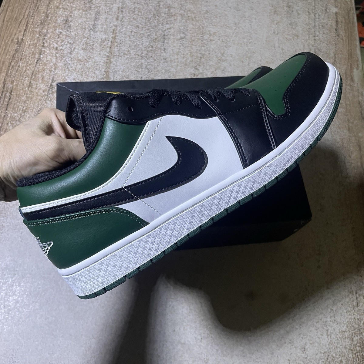 NIKE AIR JORDAN 1 LOW BLACK TOE 緑 28cm Jordan 1 Low Black Toe Medium Olive (GS) - 553560-092 - US