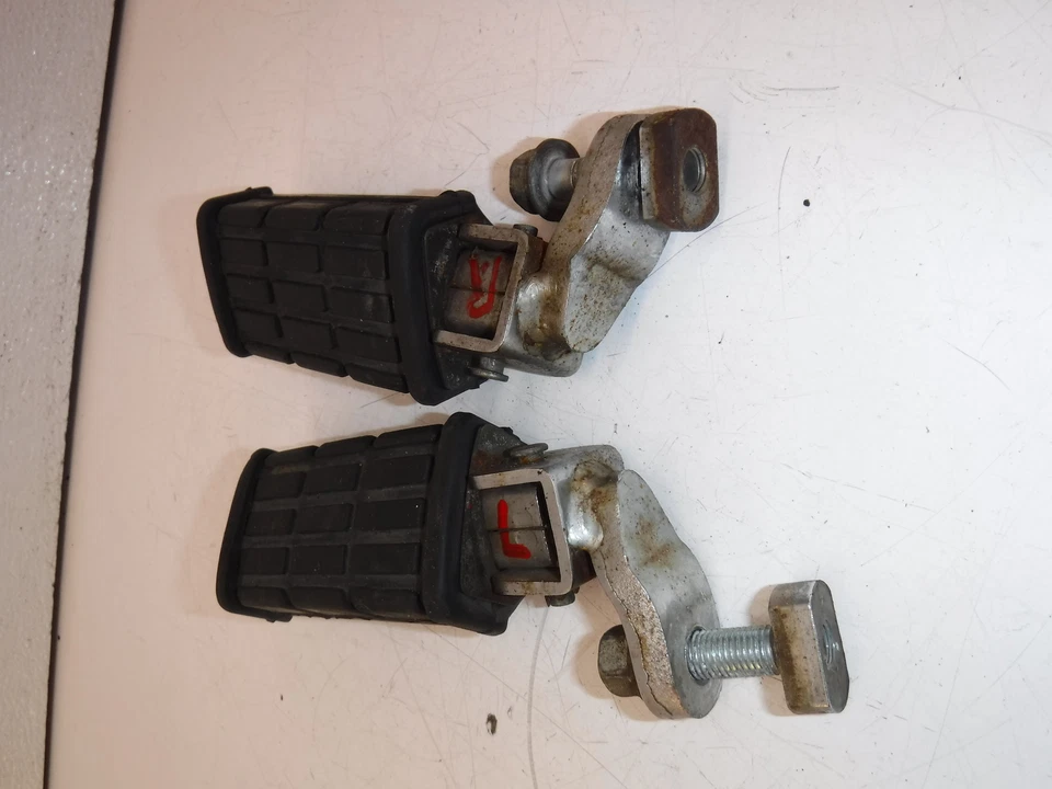 Yamaha Virago 750 1982 estribo trasero pasajero Foto 2 de 4