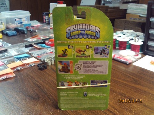 New 2013 Skylanders Swap Force Heavy Duty Sprocket Character Figure & Card - Picture 3 of 5