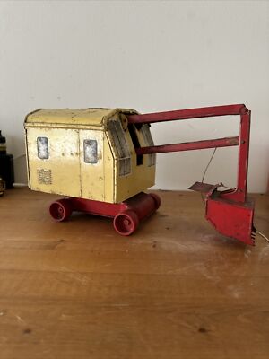Ancien Jouet JOUSTRA Grue En Tôle – À Restaurer Ou Pour Pièces – Vintage