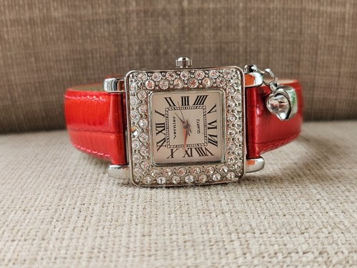 Vernier Ladies Wristwatch Red Patent Leather Strap Quartz Analog Wrist Watch - Picture 4 of 11