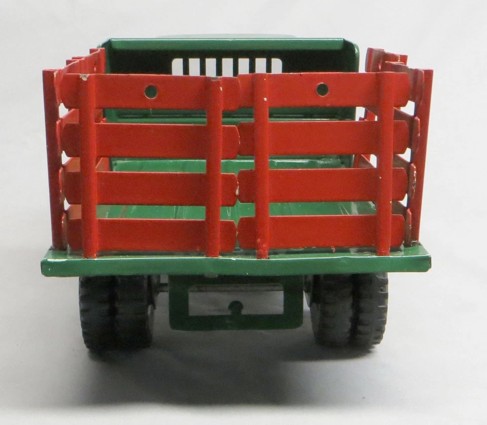 Camión con plataforma de estacas Tonka Farms - cabina y plataforma verdes, estacas rojas ¡EXCELENTE! Foto 4 de 4