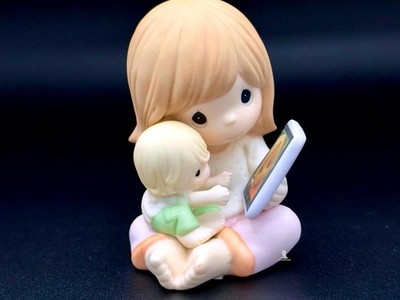 Precious Moments Figurine Mom & Child Selfie iPad Family Love Collectible