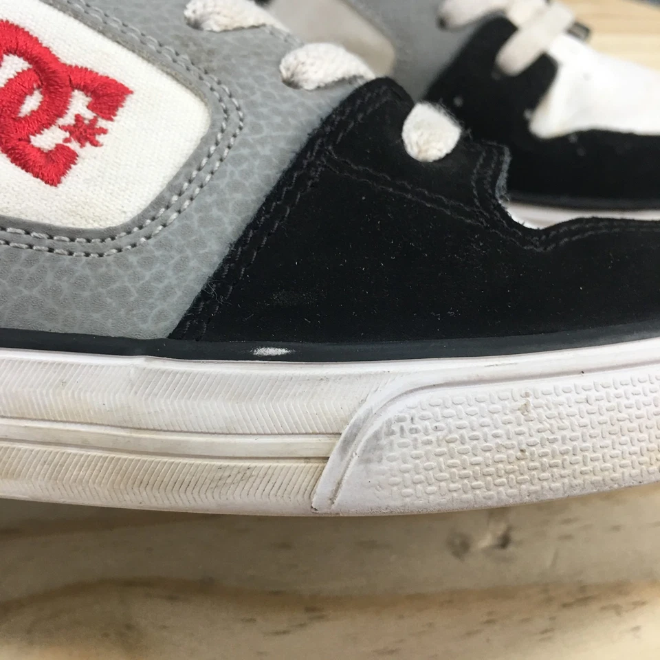 DC Shoes Youth 6.5 Skate Sneakers Black White Gray Low Top Lace Up Round Toe Foto 4 de 4