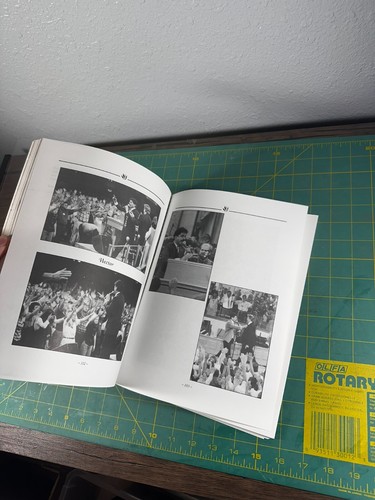 The Visitation: Photos and Essays from the Brownsville Revival Cathy Wood - Bild 6 von 15