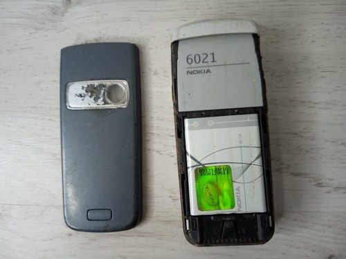NOKIA 6021 MOBILE PHONE RETRO VINTAGE - VERY RARE - SPARES OR REPAIRS - Imagen 2 de 2