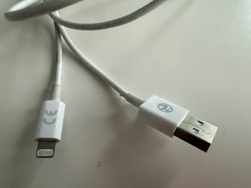 iPhone SE schwarz 128 GB mit OVP - Bild 4 von 4