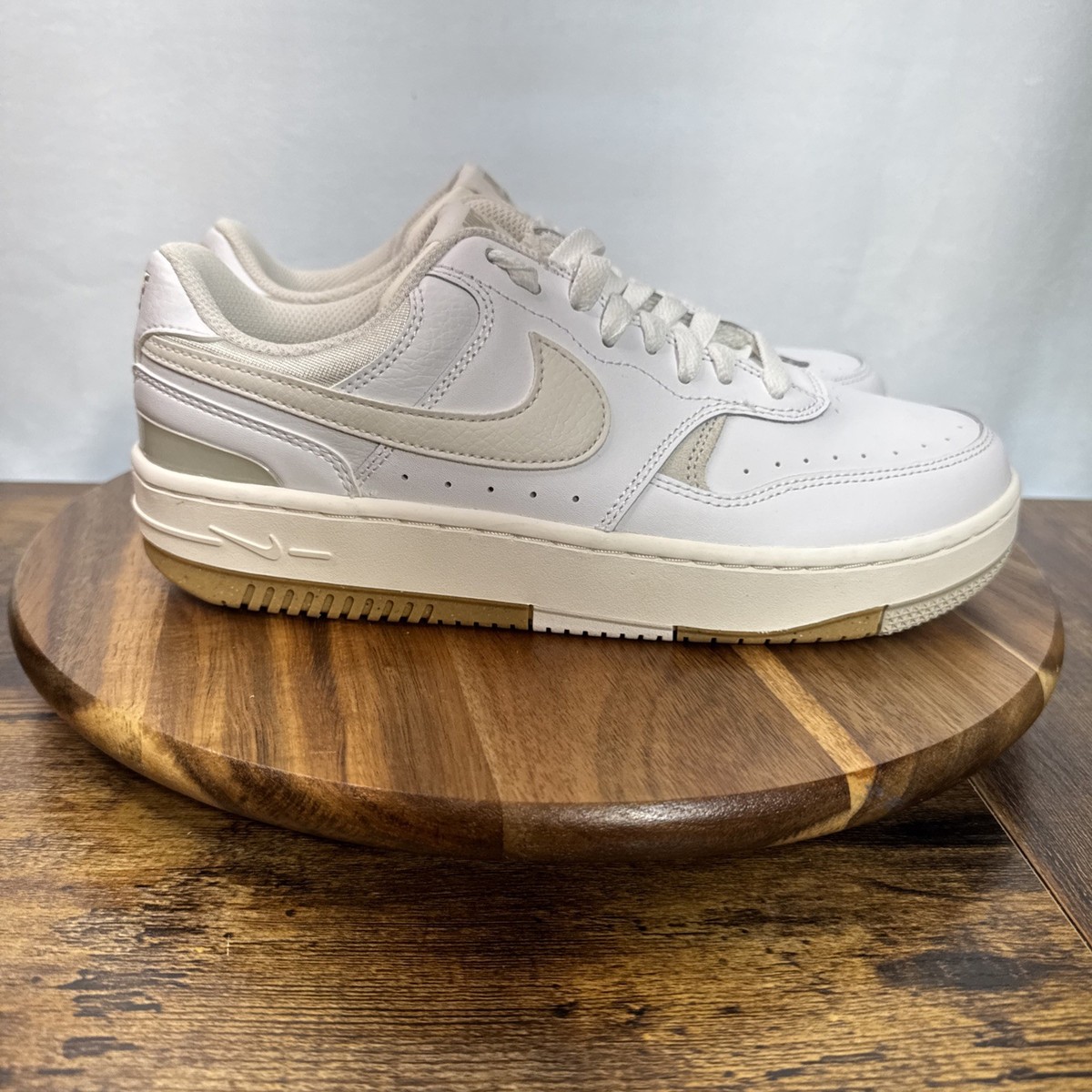 シューズ(女性用) WMNS NIKE GAMMA FORCE 10.5 Amazon.com | Nike Gamma Force Women's Shoes (FZ3613-100